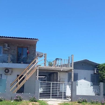 Kitnet S1 Em Torres-Rs - Na Mais Bela Praia Gaucha - Cozinha - Banheiro - Ar Condicionado - Tv E Wi-Fi - Estacionamento - Anfitria Superhost No Bnb מראה חיצוני תמונה